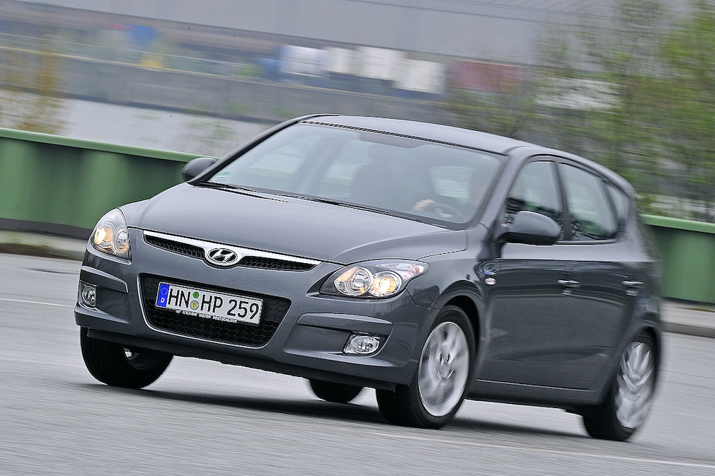 Hyundai i30 blue 1.4
