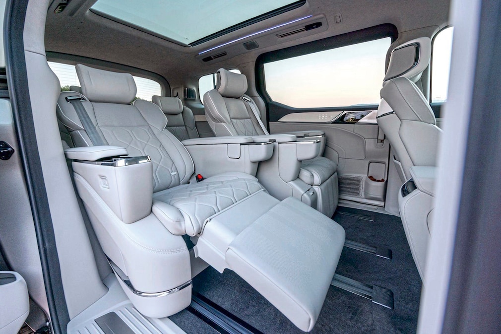 Volvo EM90