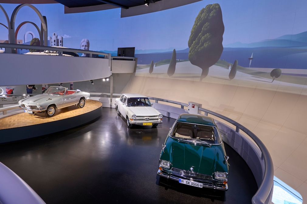 BMW 1600 GT Cabrio, 1800 GL und BMW Glas 3000 V8 in der Ausstellung