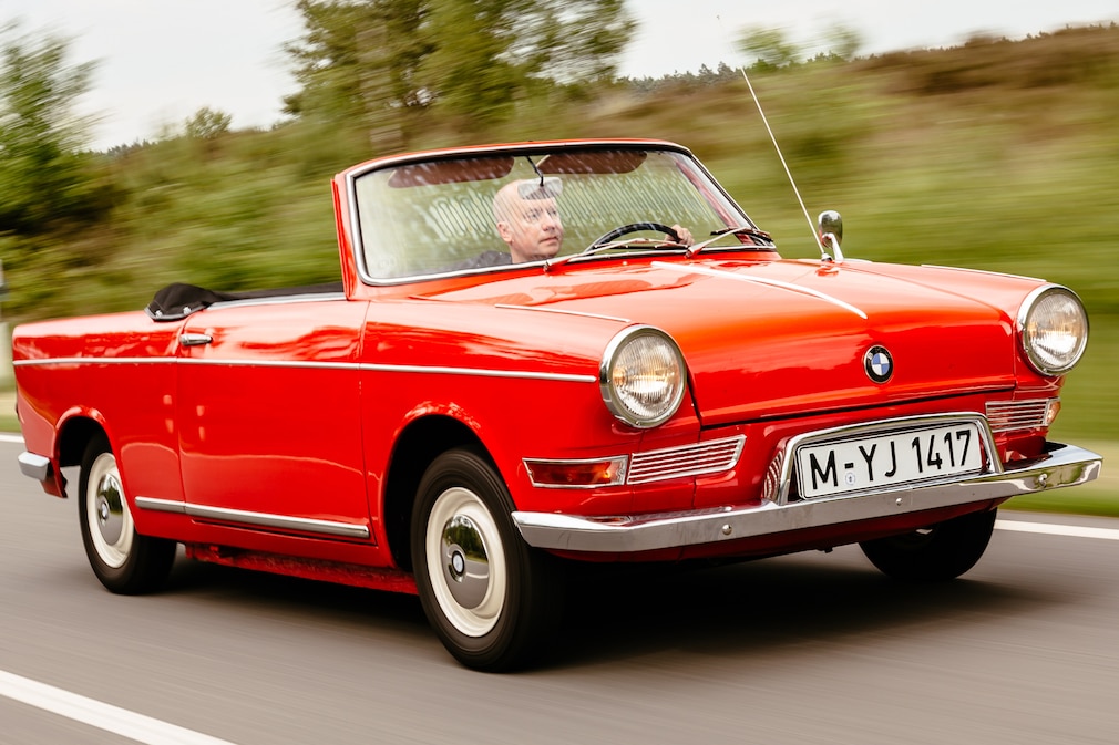 BMW 700 Cabrio fahrend schräg von vorn