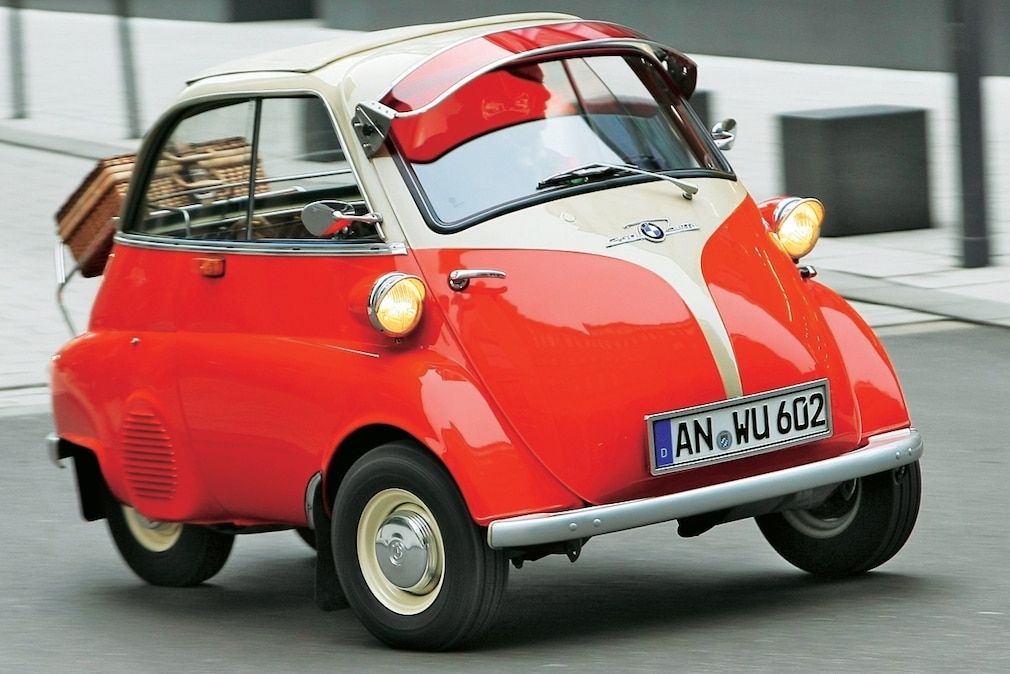 BMW Isetta von schräg von in der Kurve