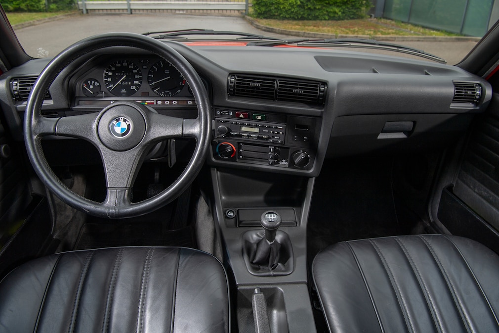 BMW 3er Dreier: BMW 320i E30, Cockpit