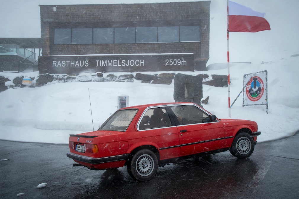 BMW Dreier 320i (E30) am Timmelsjoch