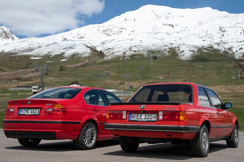 BMW E46 und E30 stehend von hinten.