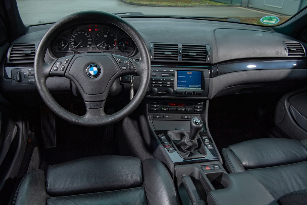 Cockpit des BMW Dreier 3er 323i (E46)