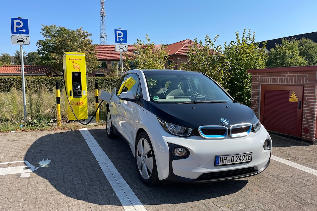 Laden an Handelshäusern, Supermärkten Netto Schnelllader