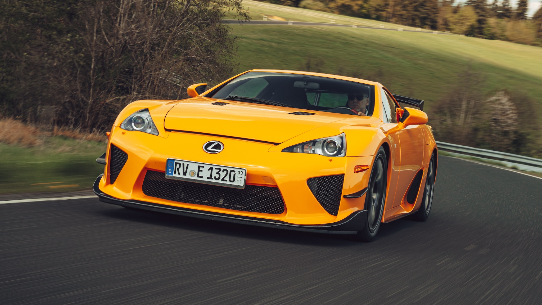 Exklusive-Ausfahrt-im-Eine-Million-Euro-Lexus