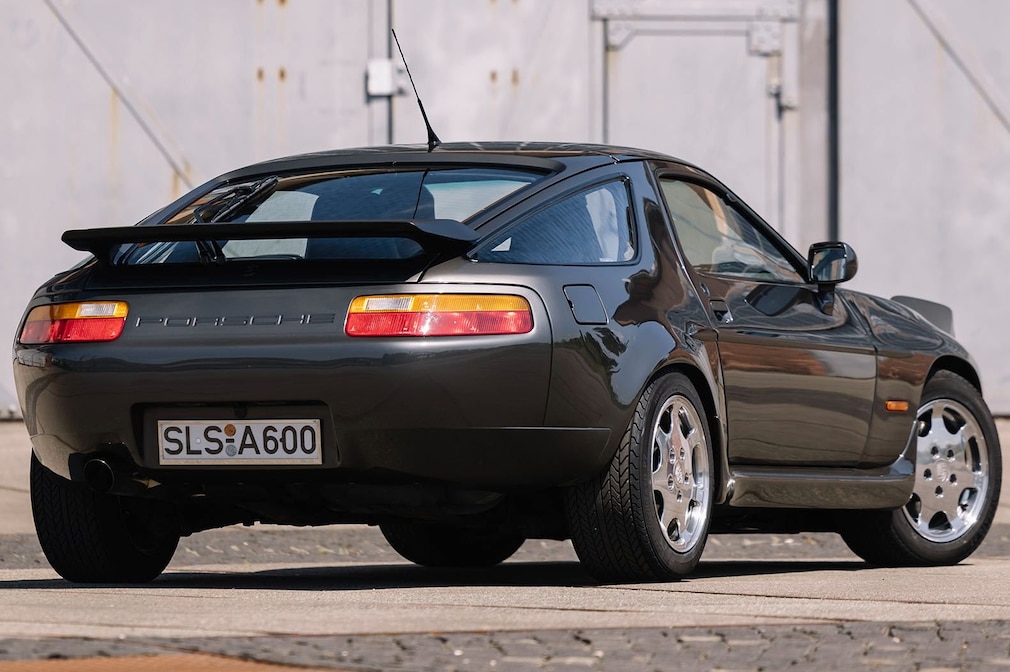 Porsche 928 slant nose schon schräg hinten
