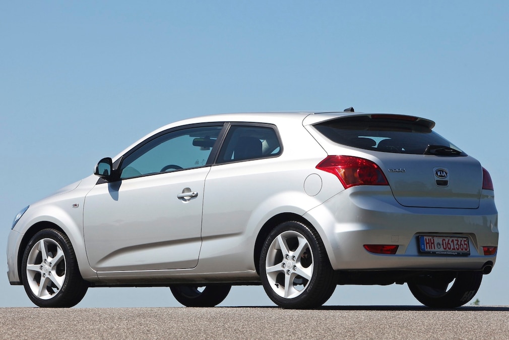 Kia pro_Cee’d I stehend von schräg hinten