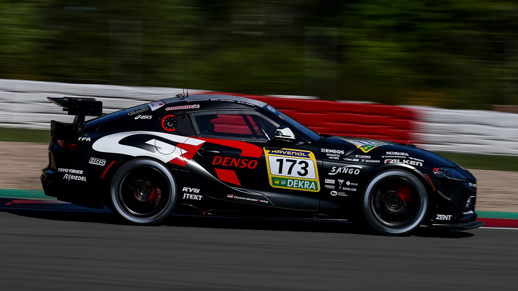 Toyota-f-hrt-wieder-24h-N-rburgring