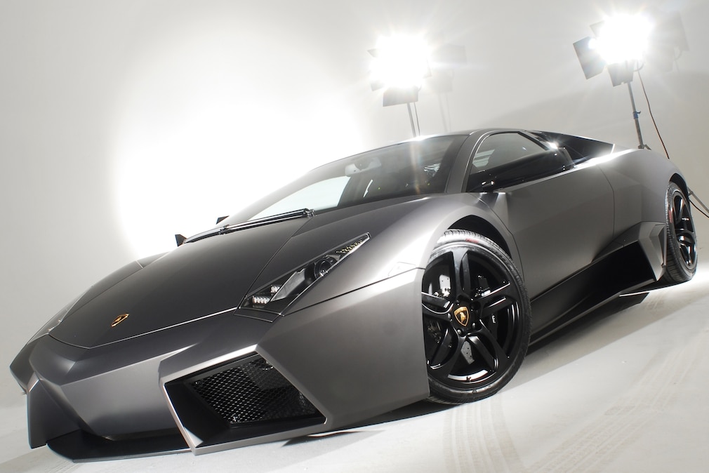 Lamborghini Reventon im Studio, stehend schräg von vorn