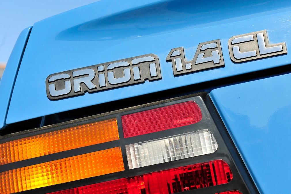 Schild am Heck des Ford Orion: "Orion 1.4 CL"