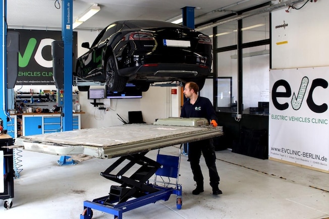 EV Clinic Berlin repariert Elektroautos inklusive Akkus