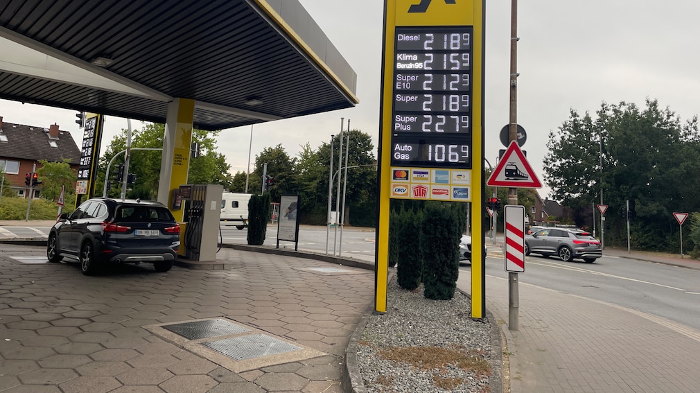 Tanken von KlimaBenzin95 in Kirchweyhe, Niedersachsen