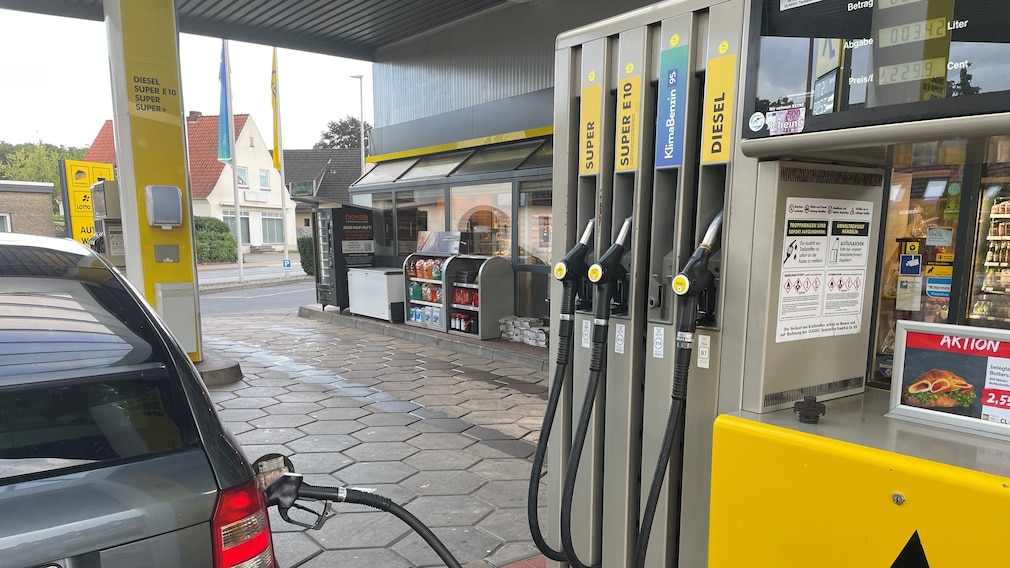 Tanken von KlimaBenzin95 in Kirchweyhe, Niedersachsen