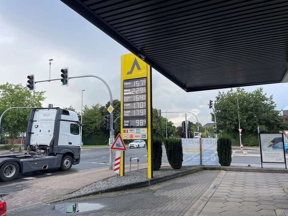 Tanken von KlimaBenzin95 in Kirchweyhe, Niedersachsen