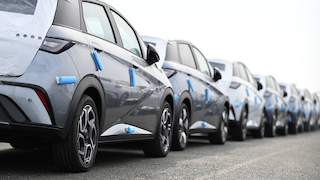 Wie fabrikneue Autos plötzlich gebraucht sind