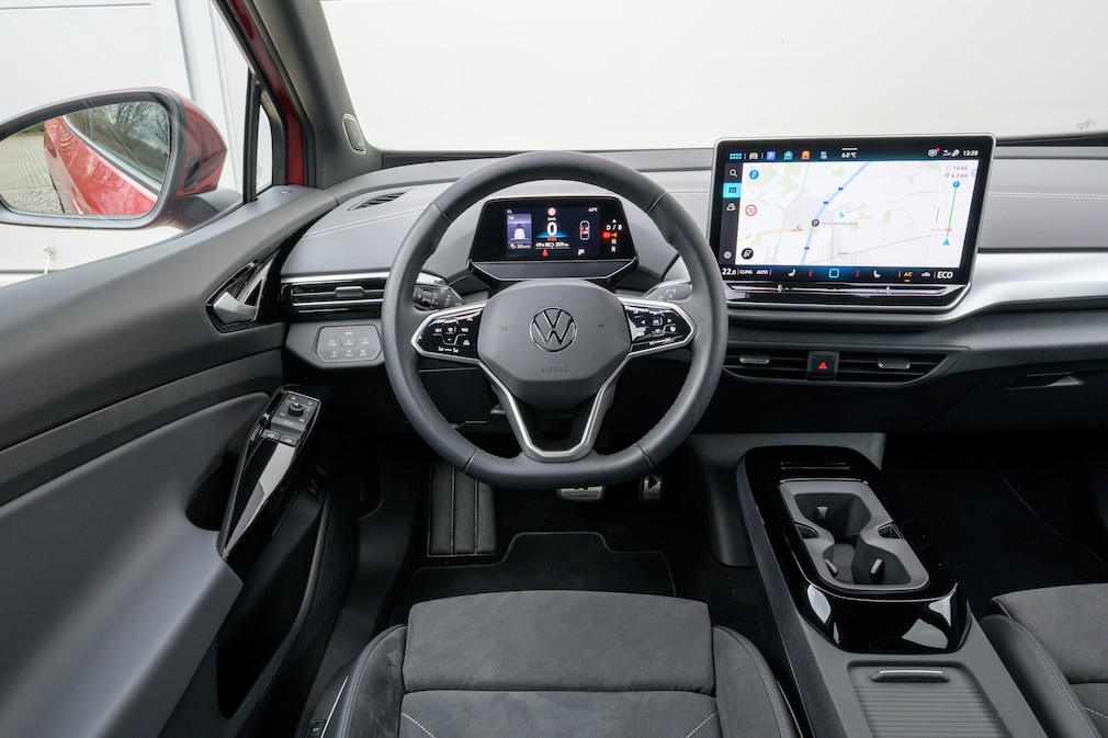 So zeigt sich der aktuelle Innenraum des VW ID.4. Der einzige Drehregler dient hier der Spiegeleinstellung
