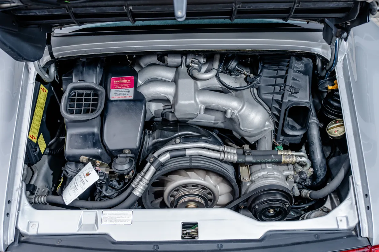 1996 Porsche 911 Carrera S Coupe Motor