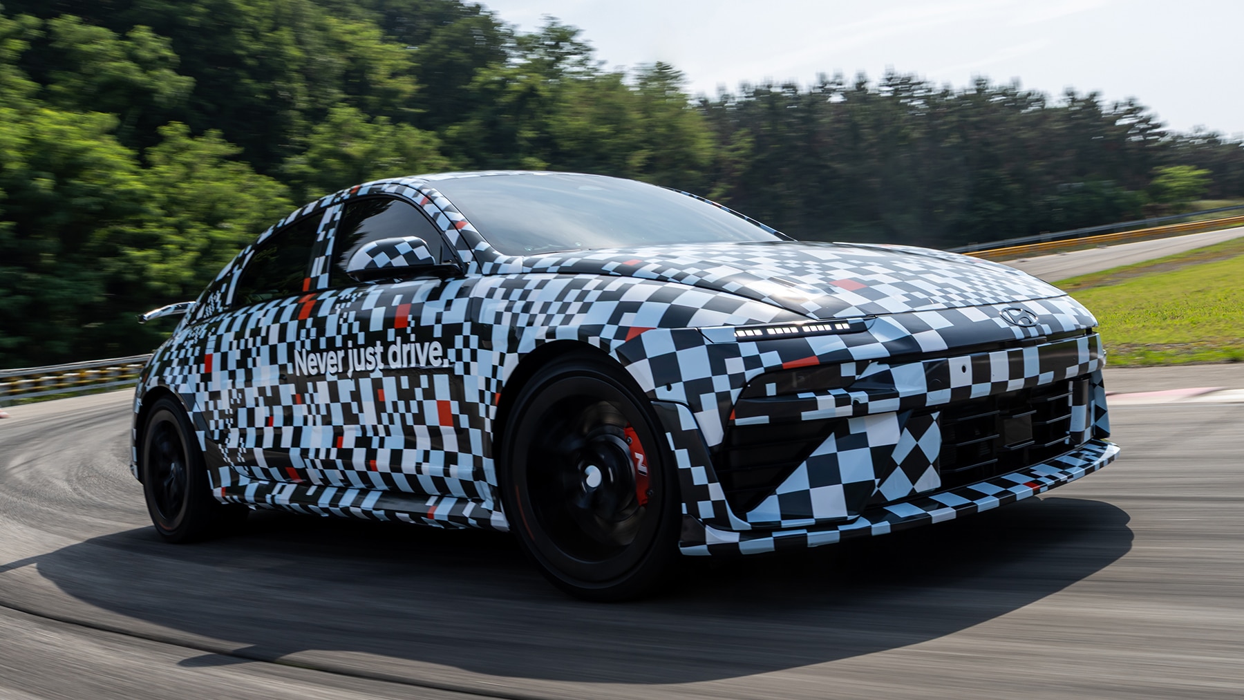Premiere-auf-der-berholspur-So-f-hrt-sich-der-neue-Ioniq-6-N