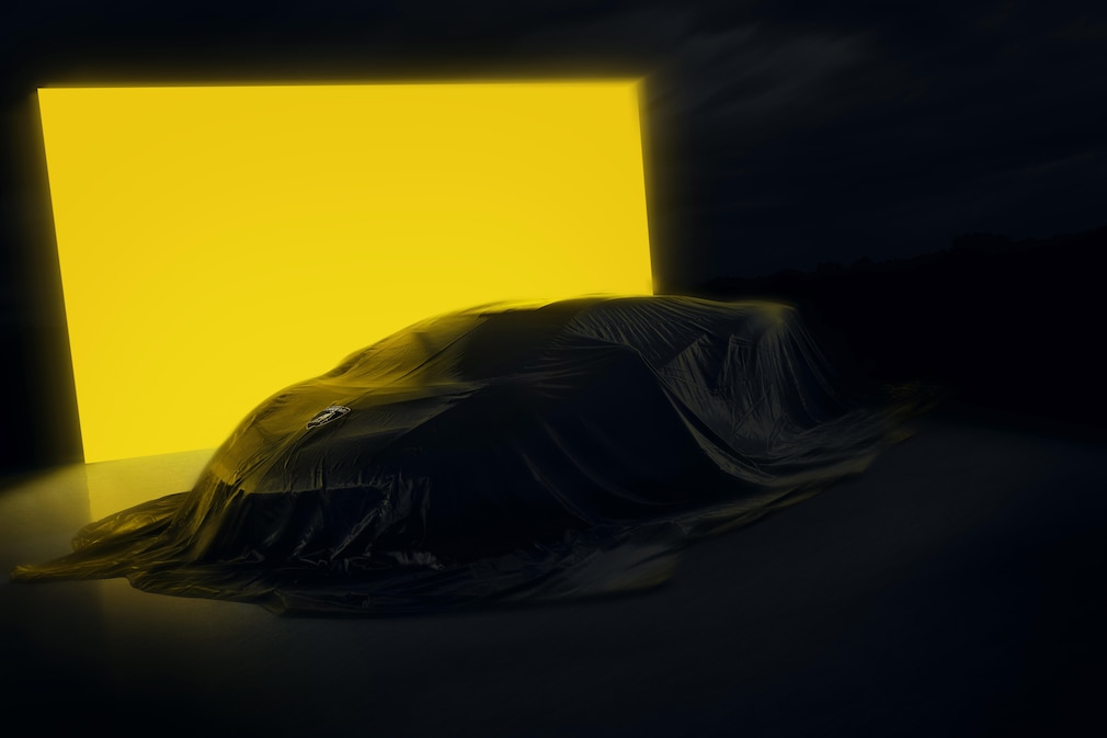 Verhülltes Supercar von Lamborghini