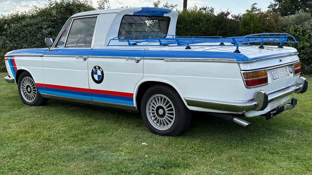 BMW 1800 ti Neue Klasse, zum Pick-up umgebaut, schräg von hinten