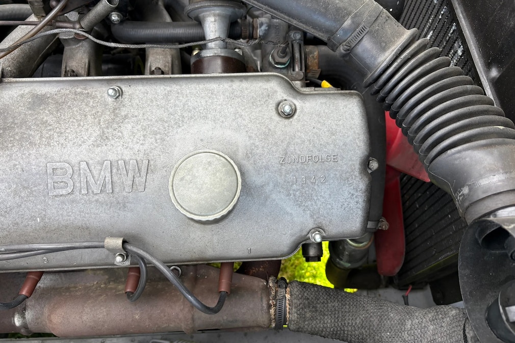 Vierzylinder-Motor im Bug des BMW 1800 ti