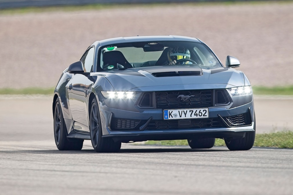 Ford Mustang Dark Horse