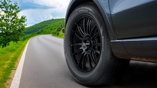 Neuer Ganzjahresreifen für SUVs mit Top-Bremswerten