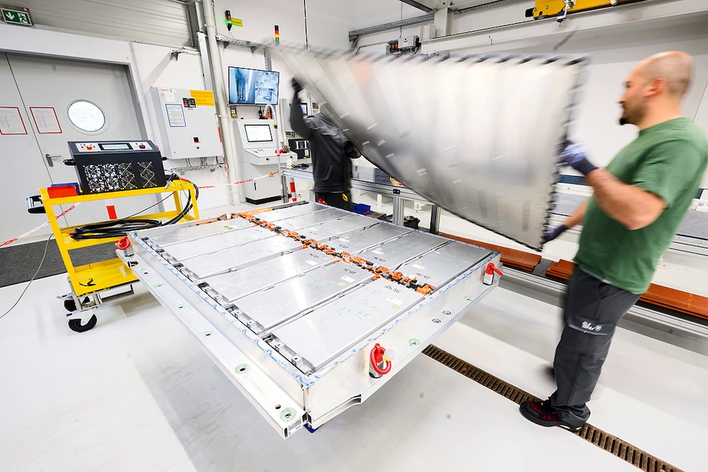 Wohin mit alten Akkus ? - VW betreibt in Salzgitter eine Recycling-Anlage für Auto-Antriebsbatterien
