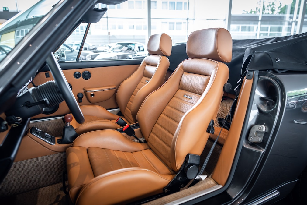Porsche 964 Carrera 4 Cabriolet