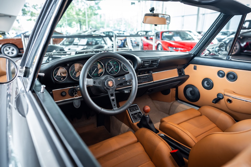 Porsche 964 Carrera 4 Cabriolet