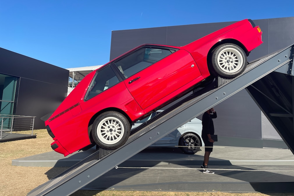 Audi Sport quattro auf nachbauter Skischanze