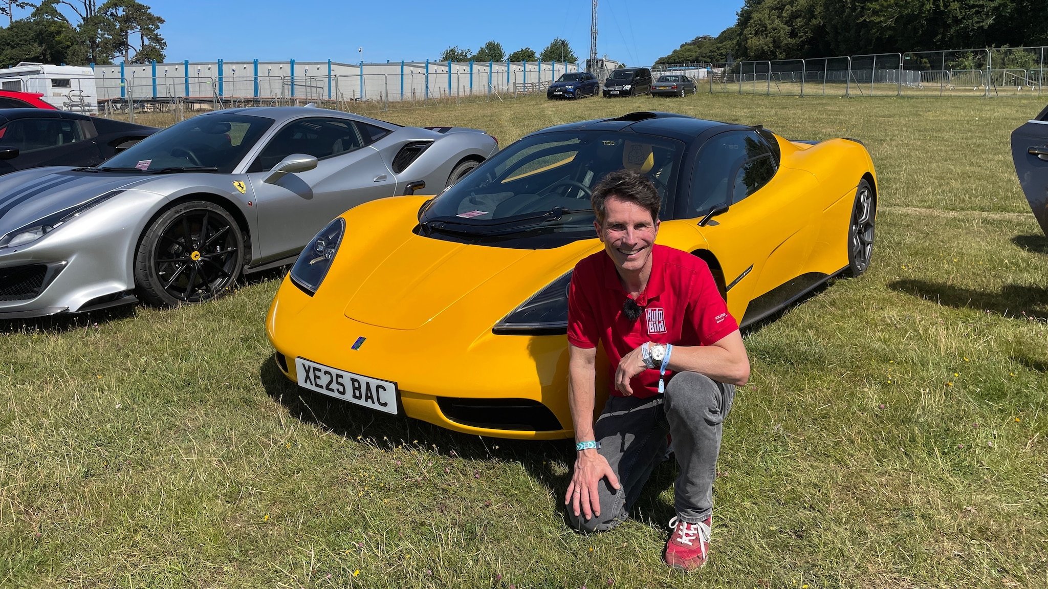 Ein-milionenteures-Traumauto-und-zwei-Sportikonen-in-Goodwood