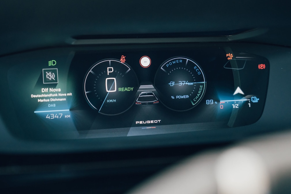 Peugeot E-308 SW 156