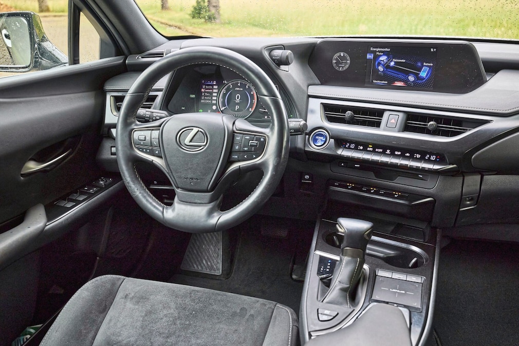 Lexus UX 250h