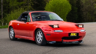 Mazda MX-5 NA stehend mit KW ST XTA-Gewindefahrwerk