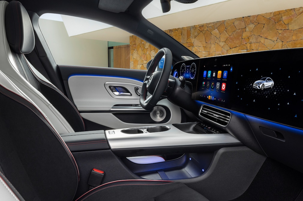 Der neue Mercedes-Benz CLA: Effizienz und Leistungsstärke sucht Mercedes mit einem neuen Zweigang-Getriebe zu kombinieren