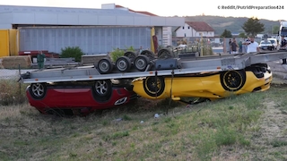 Umgekippter Anhänger mit Ferrari 488 GTB und Mercedes GLA