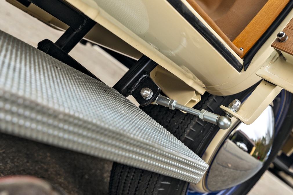 Trittstufe unter der Tür des VW T1 Auwärter Carlux
