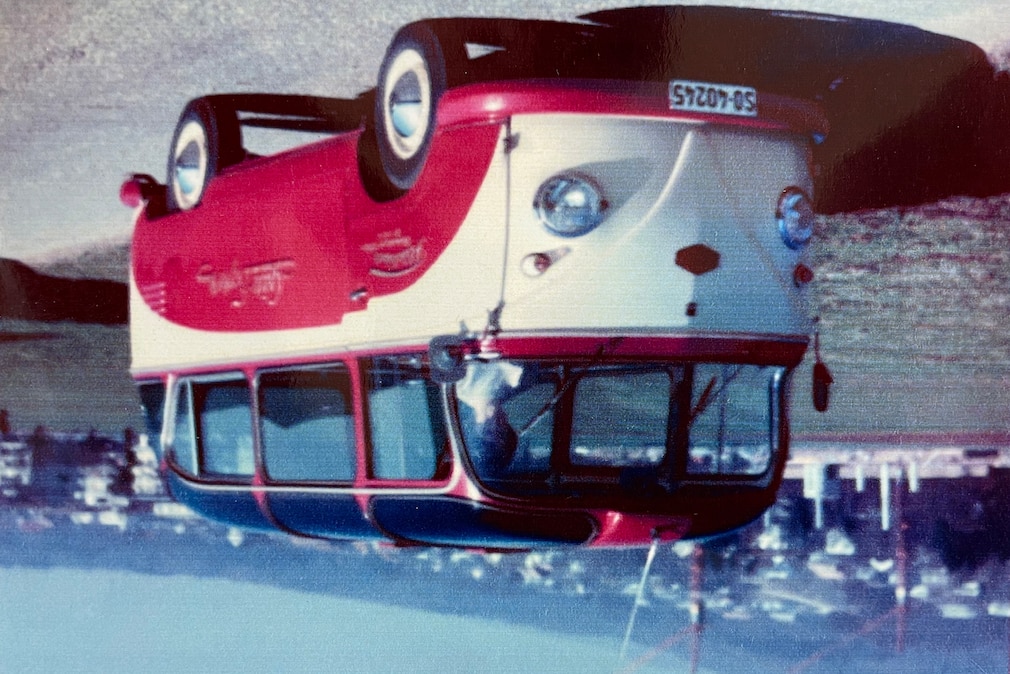 historisches Foto eines VW T1 Auwärter Carlux von schräg vorn