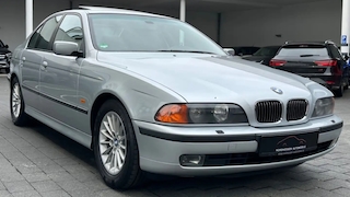 Dieser E39 sieht aus wie ein 520i, hat aber einen V8