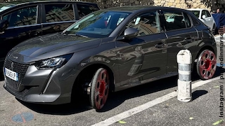 Peugeot 208 mit schmalen Rädern