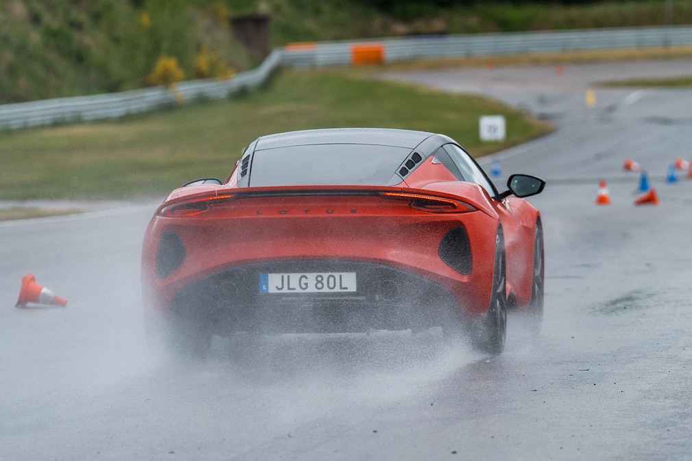 Lotus Emira Turbo SE