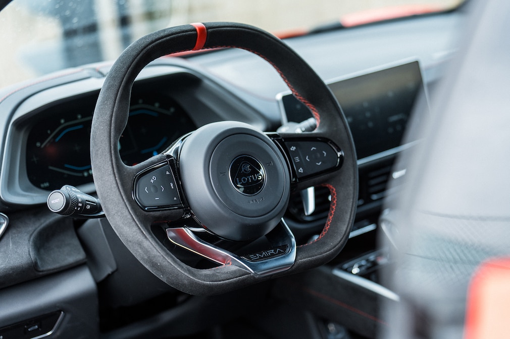 Lotus Emira Turbo SE