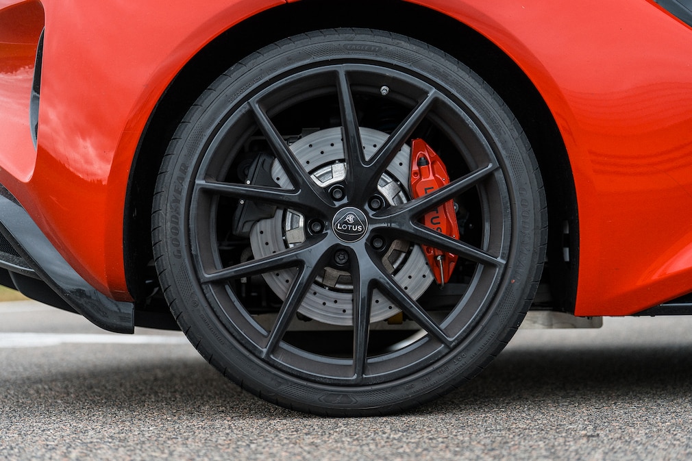 Lotus Emira Turbo SE