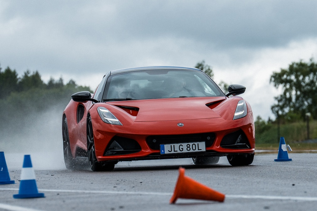 Lotus Emira Turbo SE