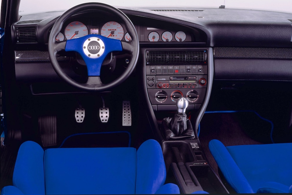 Cockpit der Studie Audi RS4 (C4)