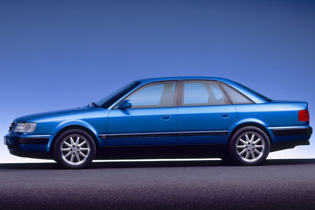Studiofoto der Studie Audi RS4 (C4) von der Seite
