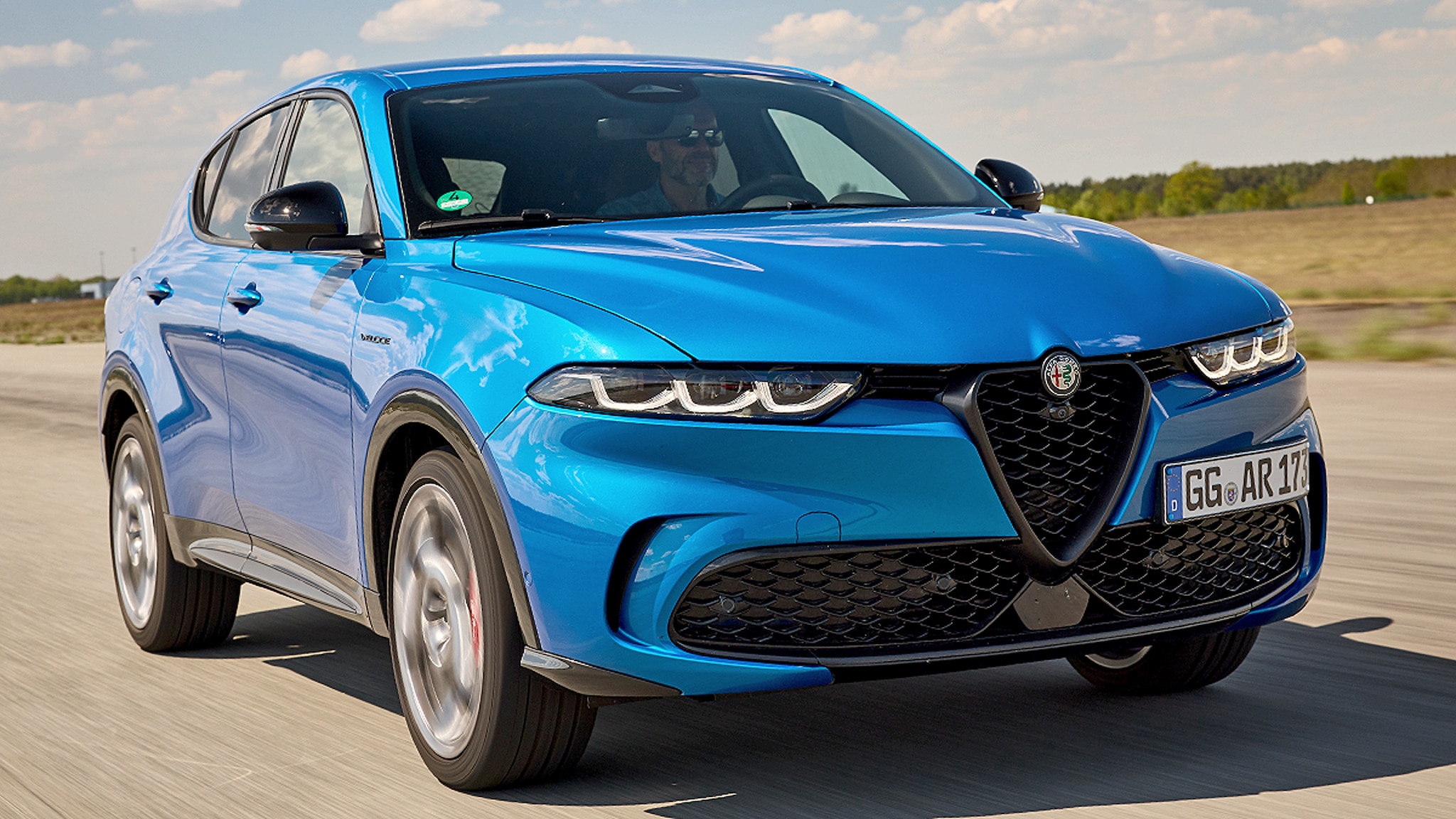 Leasing-f-r-Gesch-ftskunden-Hybrid-SUV-mit-italienischem-Flair